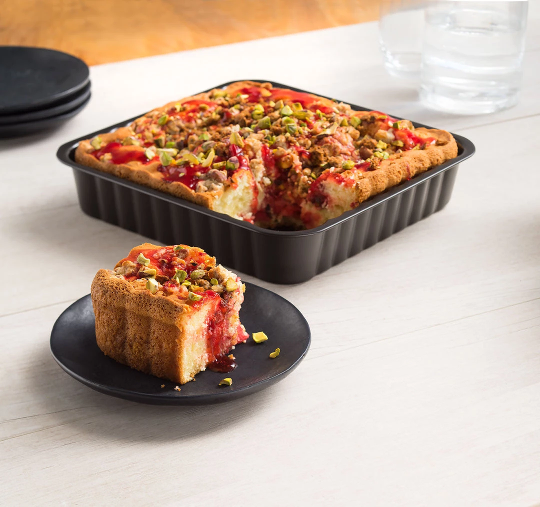 Ballarini La Patisserie Nonstick 9.5-inch Scalloped Square Cake Pan 4 Ballarini La Patisserie Nonstick 9.5-inch Scalloped Square Cake Pan - Image 4