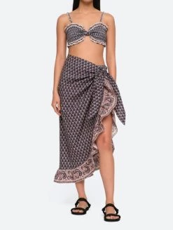 Sea Jasper Border Print Sarong in Marine - women